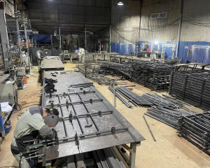 Xưởng sản xuất, gia công lắp đặt cửa sắt tại Bình Thạnh, TPHCM giá rẽ